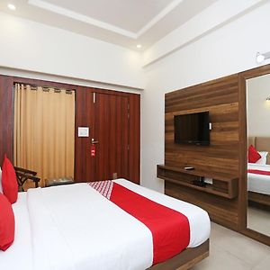 Hotel Lotus Grand